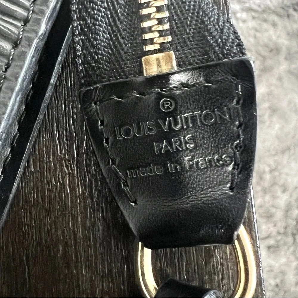 Louis Vuitton black Epi Leather Pochette